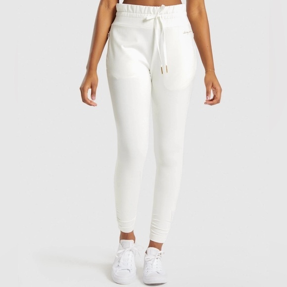 Gymshark Pants - Gym Shark Whitney Simmons Ivory Tapered Athletic
Sweats Stretch Womens SZ. M